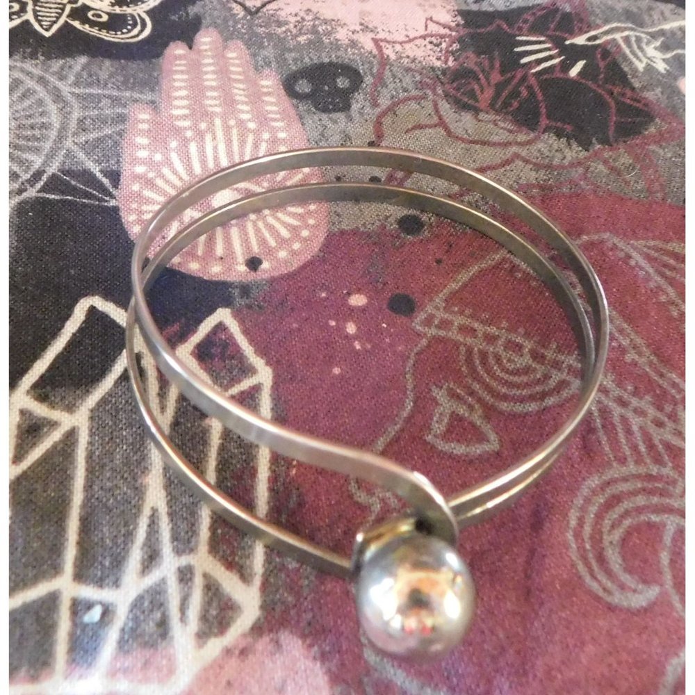 Silver Flexible Ball Clasp Bracelet - Picture 5 of 11